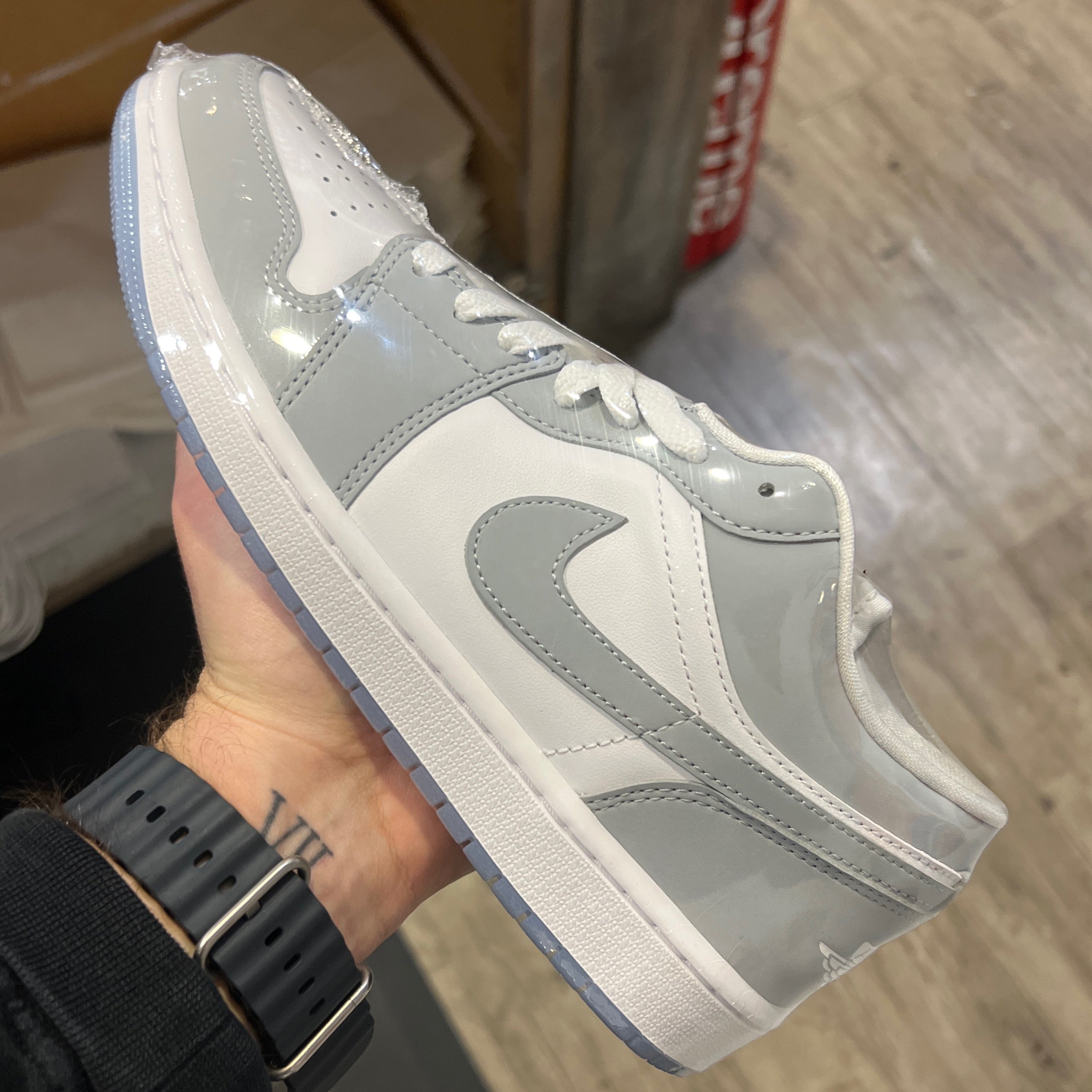 Jordan 1 Low Wolf Grey SZ 9W/7.5M