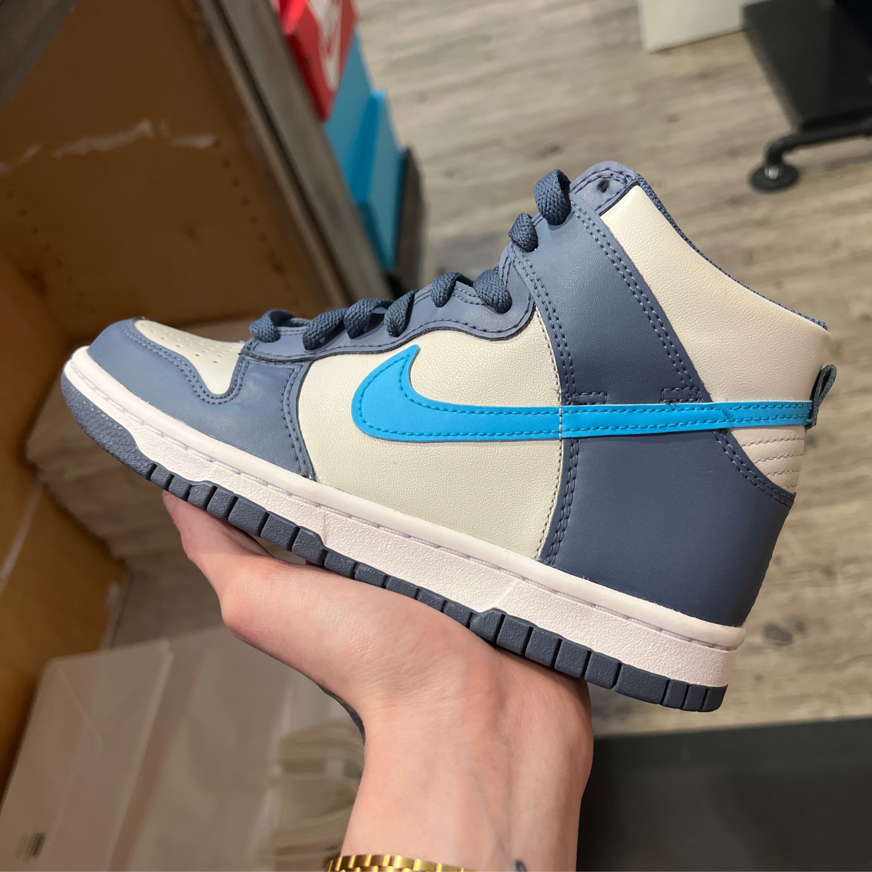 Nike Dunk Hi Diffused Blue SZ 4Y