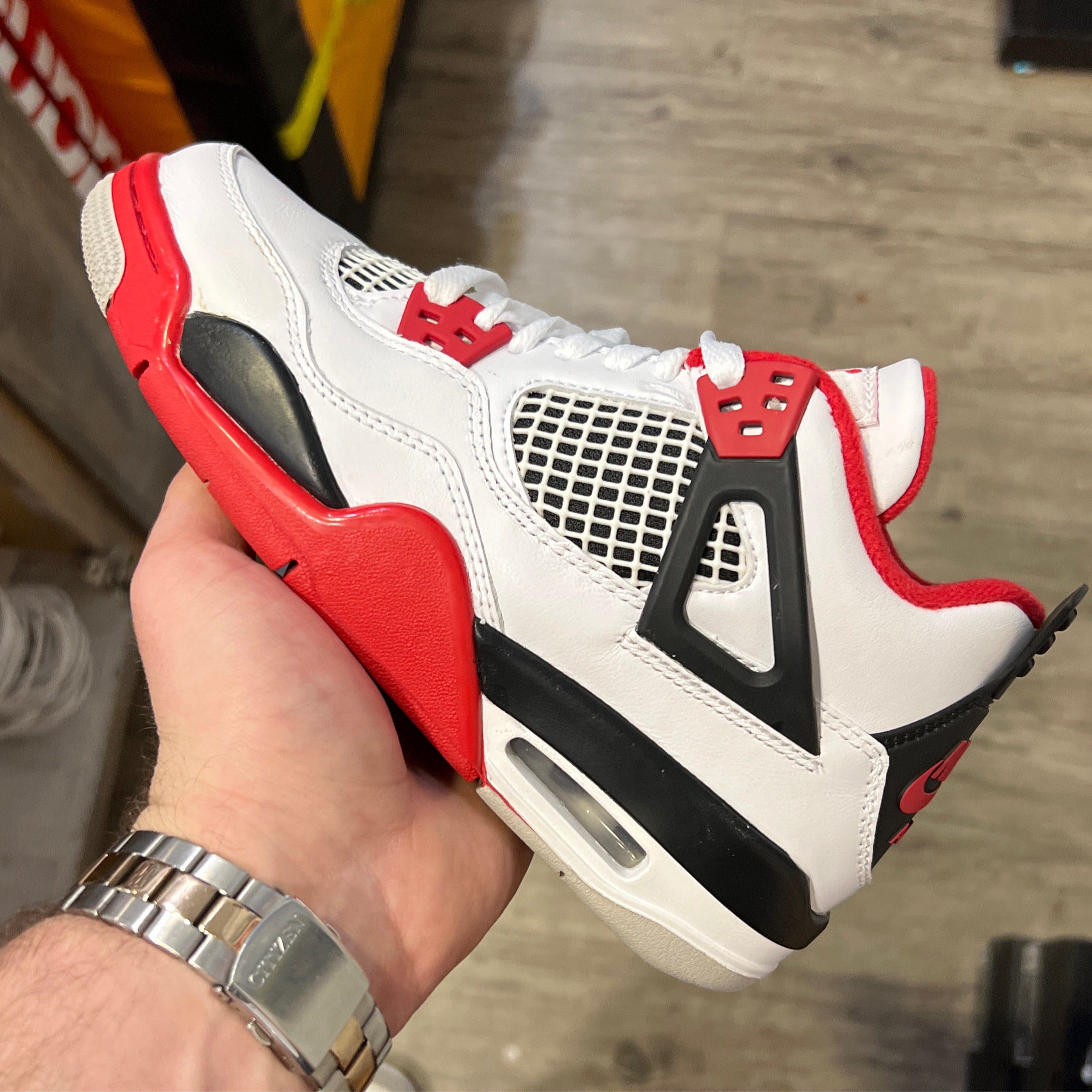 Jordan 4 Fire Red Preowned SZ 4Y