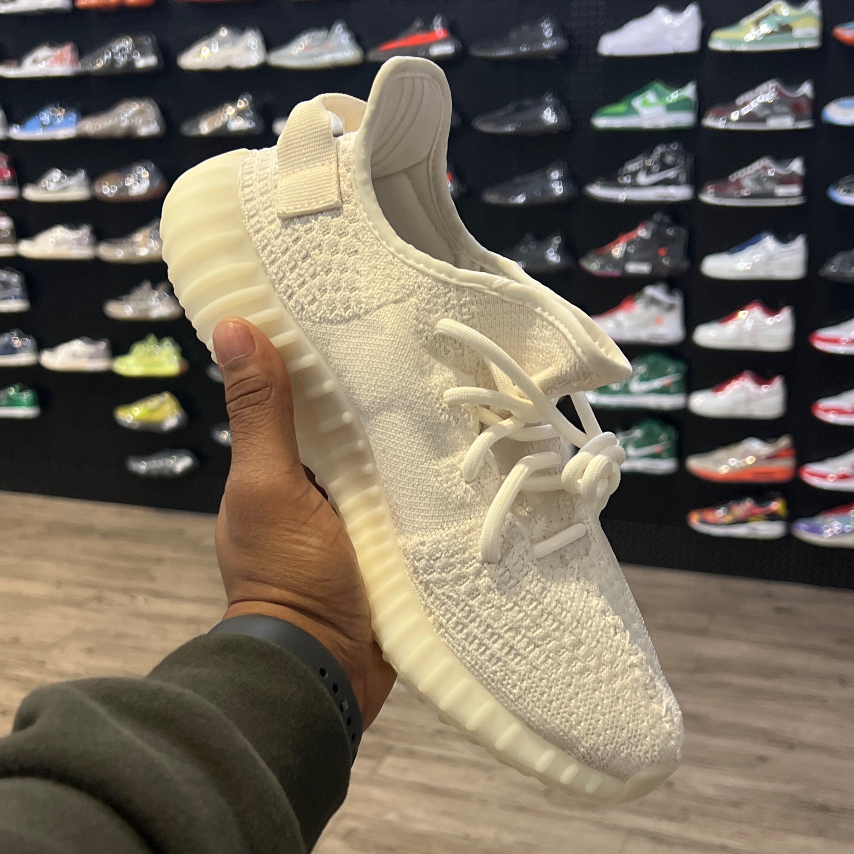 Yeezy 350 V2 Bone Sz 9