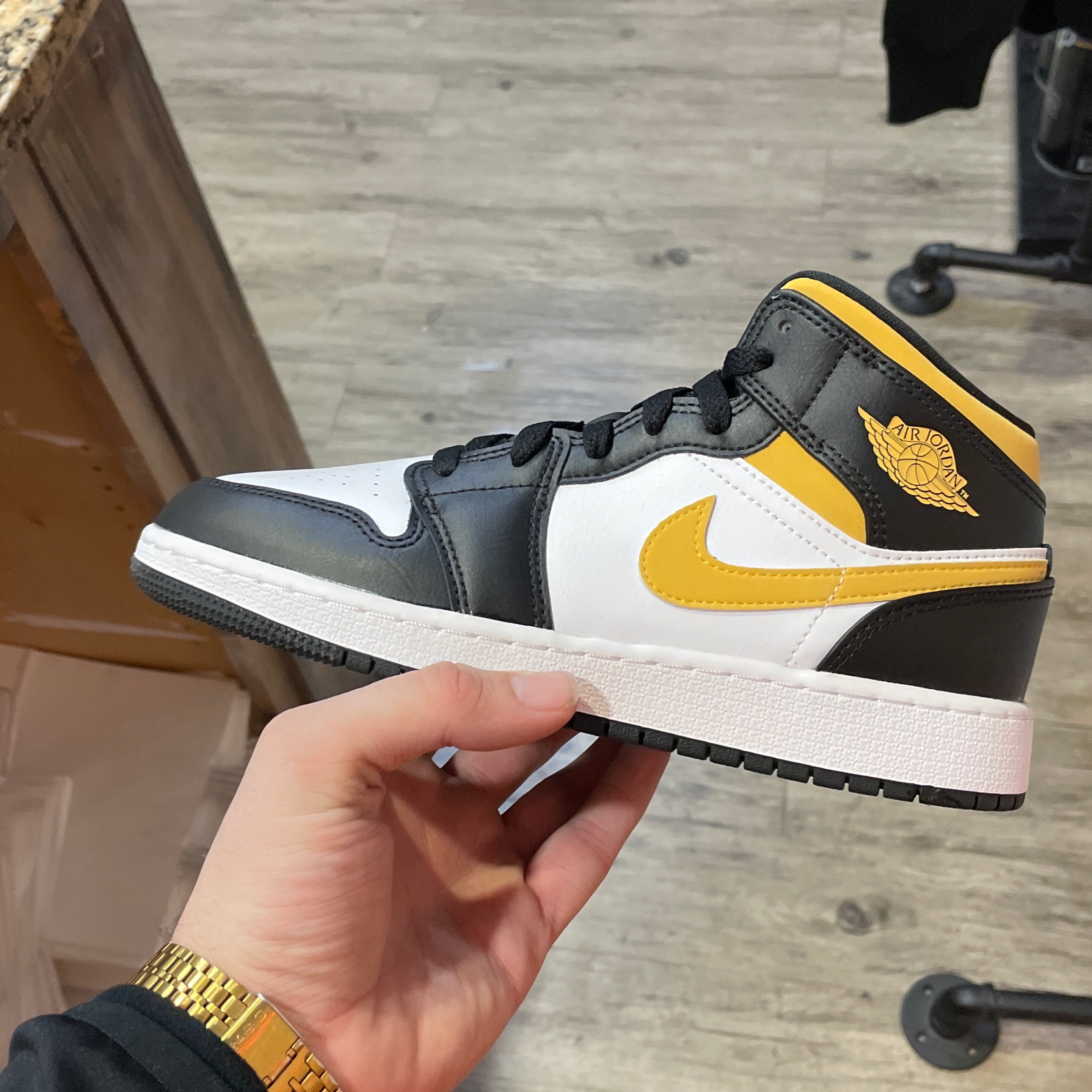 Jordan 1 Mid White Pollen SZ 5Y (C)