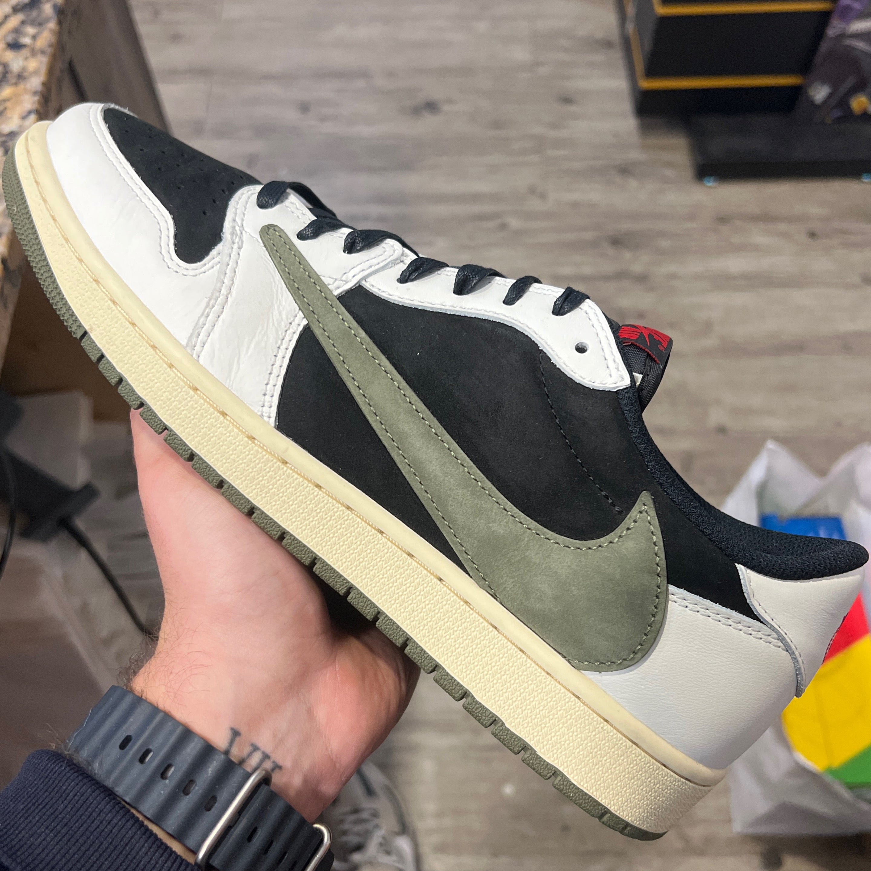 Jordan 1 Low Travis Scott Olive SZ 13.5W/12M