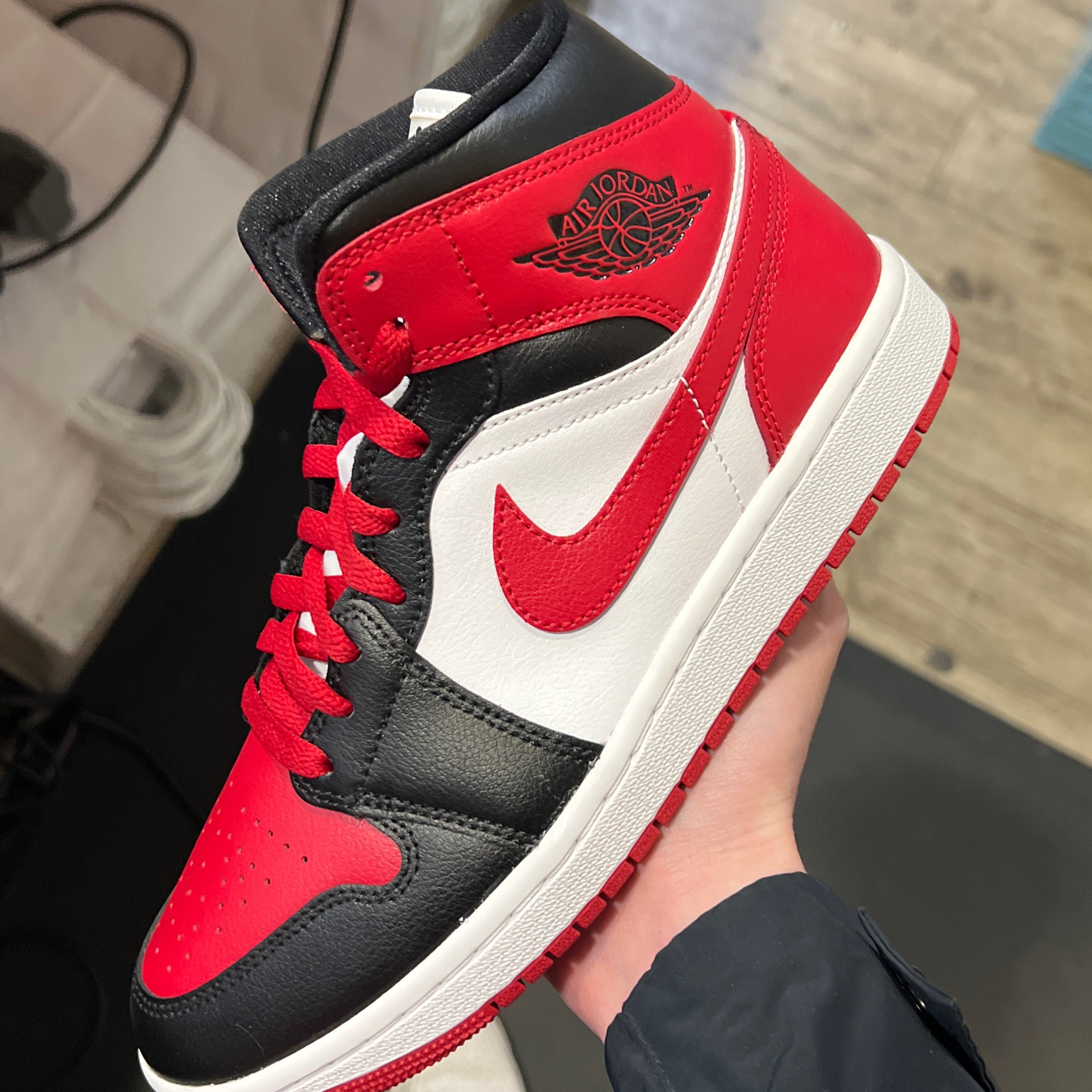 Jordan 1 Mid Alt. Bred Toe SZ 8W