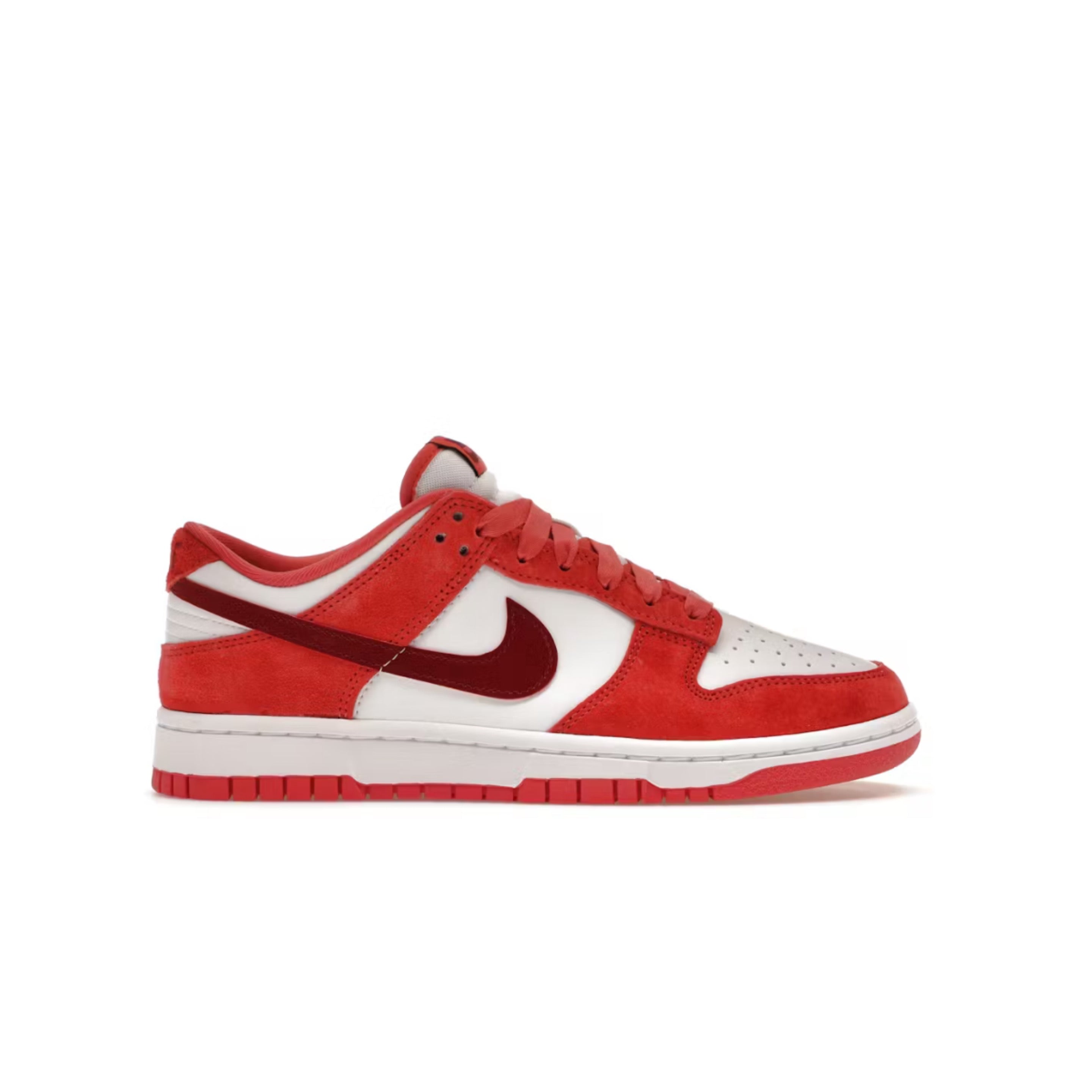 Nike Dunk Low Valentines Day (2024)