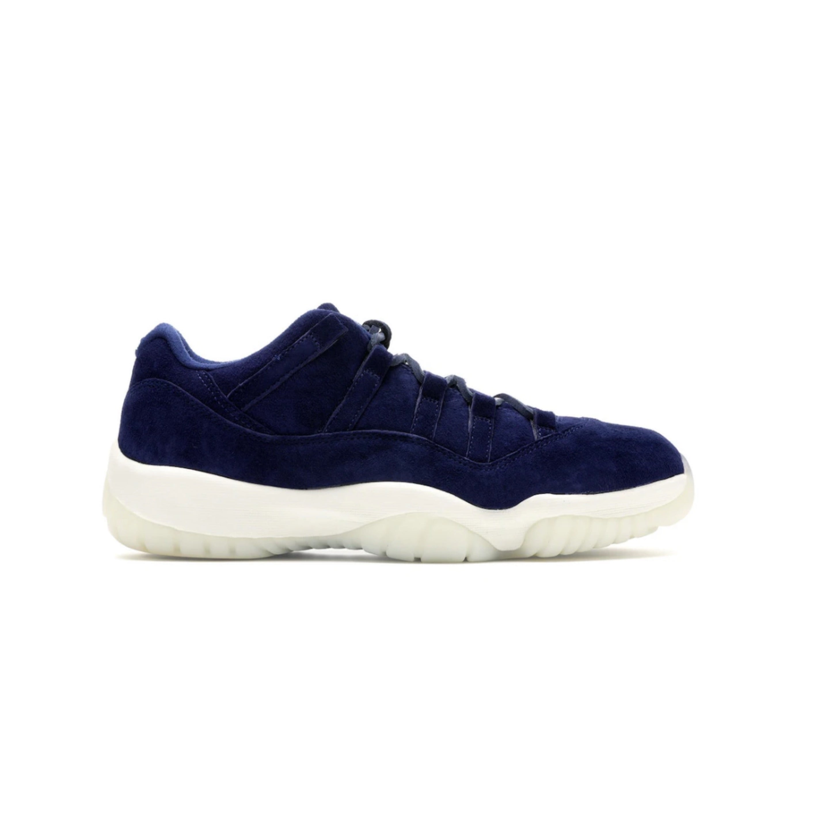 Jordan 11 Low Jeter